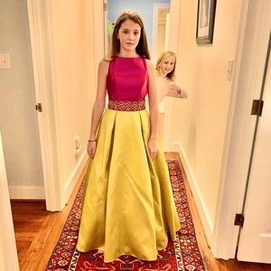 MacDouggal formal dress! Size 4 chartreuse and magenta